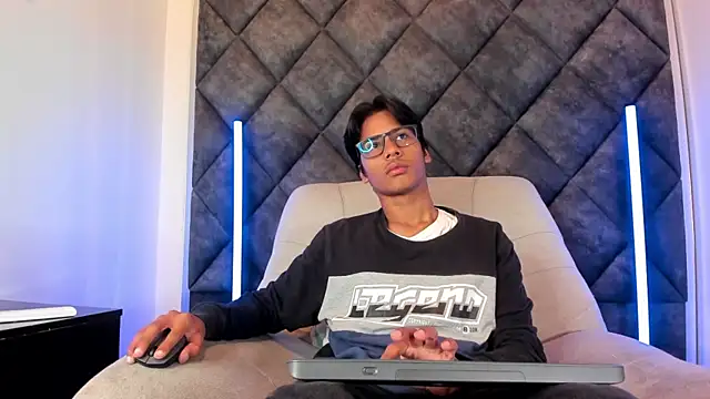 LiamKron online show from May 2026 10:54:02 AM