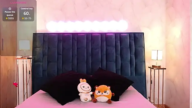 NicoleeNash online show from April 2026 05:19:01 AM