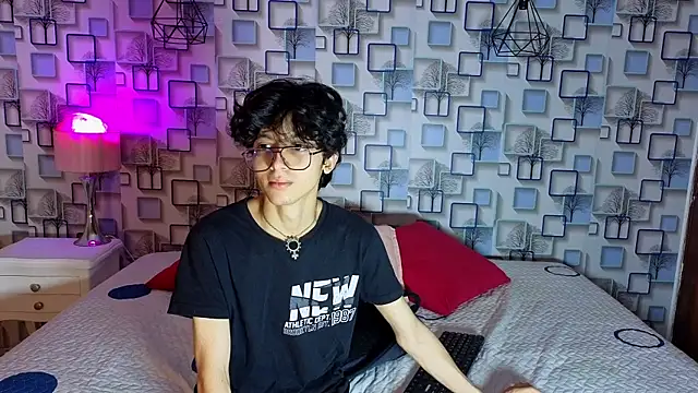 Snapshot of Twink_Sebas7 chatting on April 2026 12:21:02 PM Twink Sebas7 online show from April 2026 12:21:02 PM