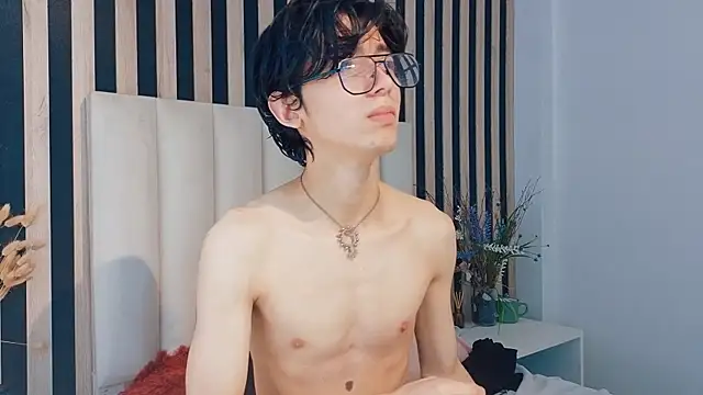 Snapshot of Twink_Sebas7 chatting on May 2026 12:10:02 PM Twink Sebas7 online show from May 2026 12:10:02 PM