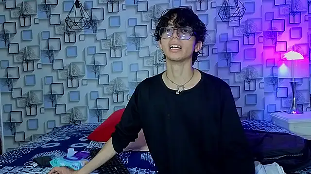 Snapshot of Twink_Sebas7 chatting on May 2026 12:11:02 PM Twink Sebas7 online show from May 2026 12:11:02 PM