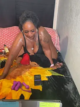 Snapshot of miidnightmonroe chatting on April 2026 06:18:01 AM miidnightmonroe online show from April 2026 06:18:01 AM