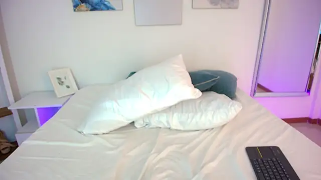 ana collins  online show from April 2026 09:39:33 PM