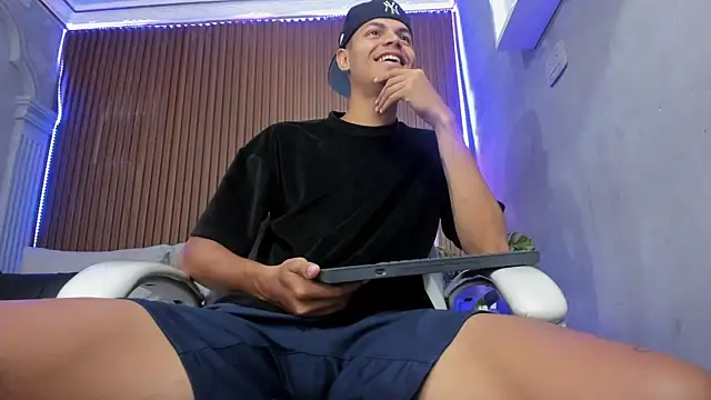 Snapshot of Omen20_ chatting on April 2026 11:26:01 AM Omen20 online show from April 2026 11:26:01 AM