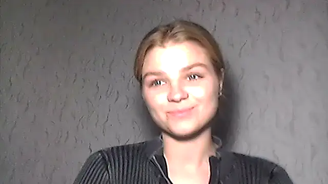 ElizaCrowe online show from April 2026 04:01:01 PM