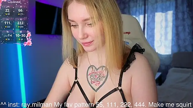 Snapshot of AliceMilr chatting on April 2026 10:20:02 AM AliceMilr online show from April 2026 10:20:02 AM