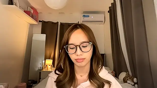 Snapshot of VondaHolmquest chatting on April 2026 12:53:02 PM VondaHolmquest online show from April 2026 12:53:02 PM