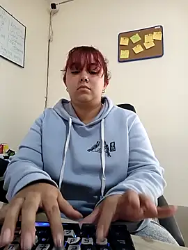 AliceScoot  online show from May 2026 05:18:02 PM