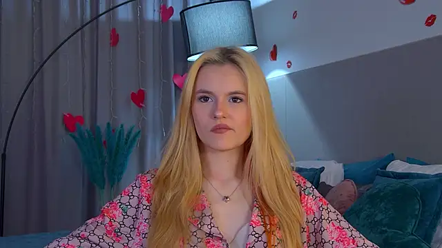 Snapshot of LeaLamour chatting on April 2026 06:51:01 AM LeaLamour online show from April 2026 06:51:01 AM