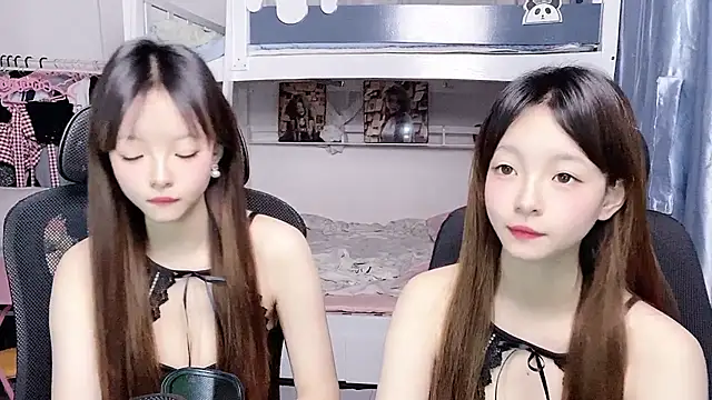 Snapshot of xiaoqiao-daqiao chatting on April 2026 01:12:02 PM xiaoqiao-daqiao online show from April 2026 01:12:02 PM