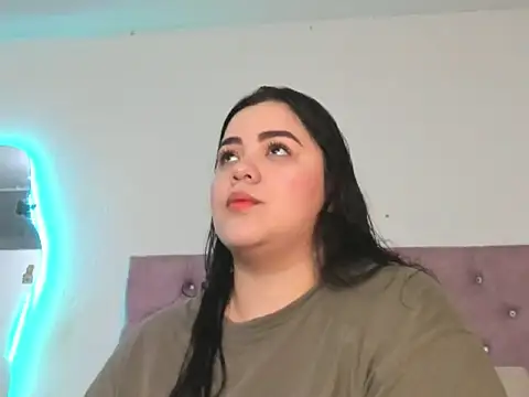 Snapshot of laurenlaine chatting on April 2026 02:01:02 PM laurenlaine online show from April 2026 02:01:02 PM