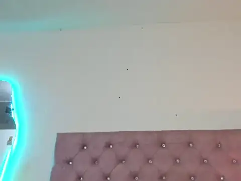 Snapshot of laurenlaine chatting on April 2026 02:24:01 PM laurenlaine online show from April 2026 02:24:01 PM