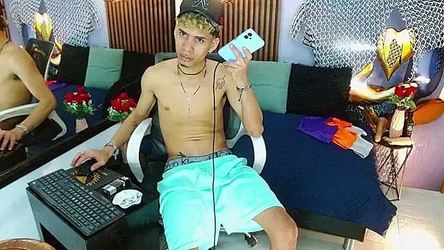 Snapshot of Skinny_cute_Alyer chatting on June 2026 02:47:02 AM Skinny cute Alyer online show from June 2026 02:47:02 AM