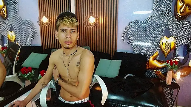 Snapshot of Skinny_cute_Alyer chatting on June 2026 01:52:02 AM Skinny cute Alyer online show from June 2026 01:52:02 AM