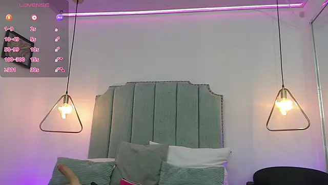 MoonBlue95 online show from May 2026 12:56:02 PM