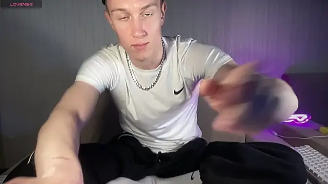Snapshot of Travis_Gracile chatting on June 2026 09:02:01 AM Travis Gracile online show from June 2026 09:02:01 AM