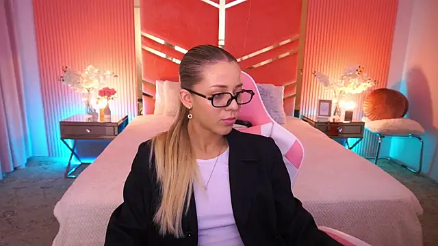 DoveLovee online show from June 2026 06:09:01 AM