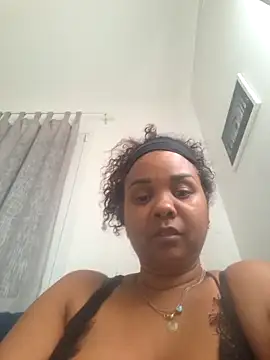 Snapshot of Roxan26 chatting on April 2026 02:10:02 PM Roxan26 online show from April 2026 02:10:02 PM