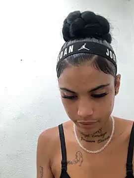 Snapshot of La_reynazendeya_ chatting on June 2026 01:25:01 PM La reynazendeya online show from June 2026 01:25:01 PM