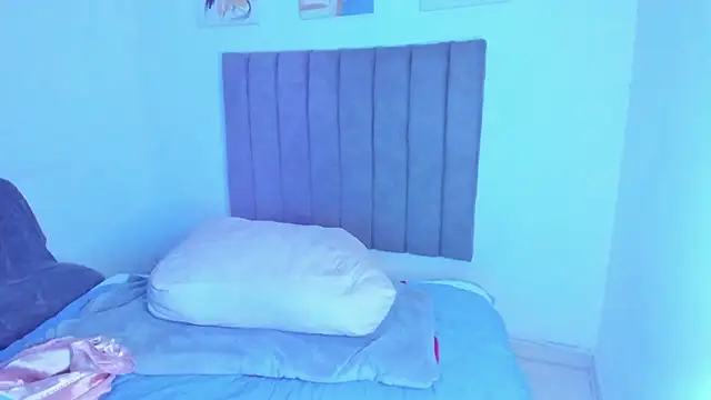 britanny jones1 online show from April 2026 01:07:01 PM