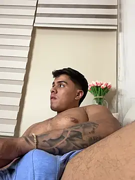 AARON SKYLON online show from April 2026 12:13:02 AM