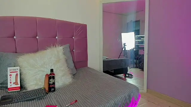 Snapshot of Flor_pink chatting on May 2026 03:36:01 AM Flor pink online show from May 2026 03:36:01 AM