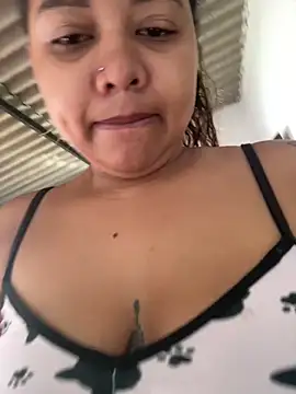 Snapshot of Ninibella chatting on May 2026 12:04:02 PM Ninibella online show from May 2026 12:04:02 PM