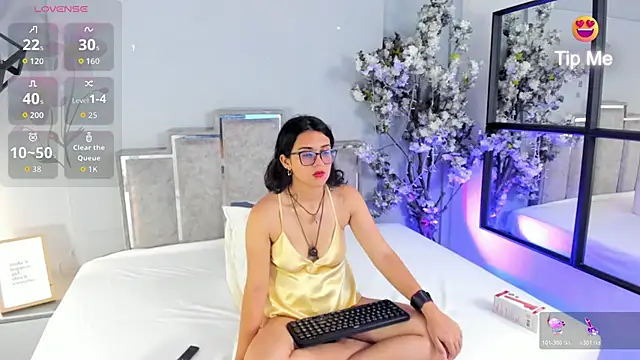 Snapshot of Veronicacarper chatting on April 2026 03:45:01 AM Veronicacarper online show from April 2026 03:45:01 AM