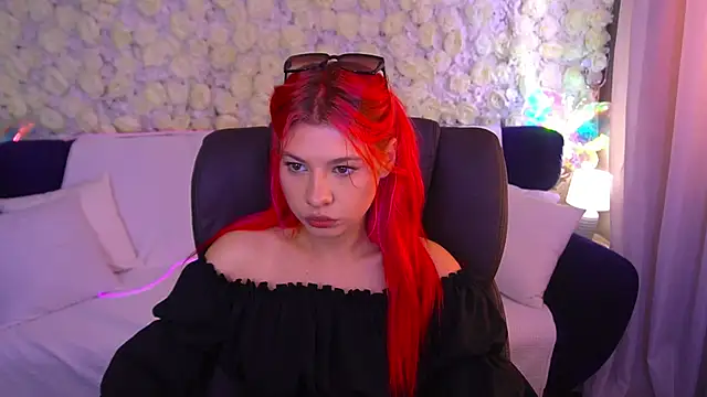 Snapshot of PinkyTrix chatting on June 2026 12:32:01 PM PinkyTrix online show from June 2026 12:32:01 PM