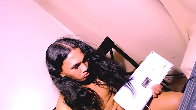 slutty aki online show from May 2026 10:36:01 AM