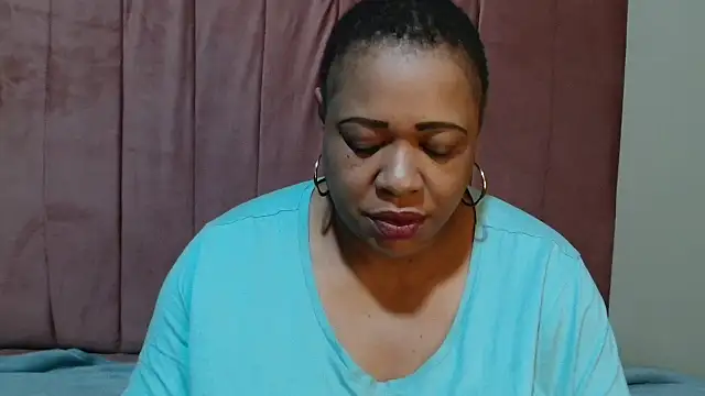 Snapshot of BUSTYQUEEN56_ chatting on June 2026 06:25:01 AM BUSTYQUEEN56 online show from June 2026 06:25:01 AM