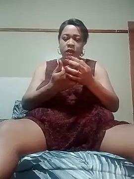 Snapshot of BUSTYQUEEN56_ chatting on June 2026 06:33:02 AM BUSTYQUEEN56 online show from June 2026 06:33:02 AM