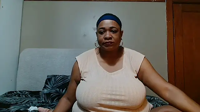 Snapshot of BUSTYQUEEN56_ chatting on June 2026 07:16:02 PM BUSTYQUEEN56 online show from June 2026 07:16:02 PM