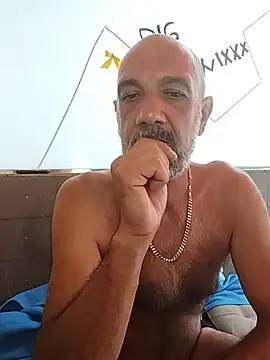 Snapshot of BigTwixxxx chatting on July 2026 01:17:01 PM BigTwixxxx online show from July 2026 01:17:01 PM