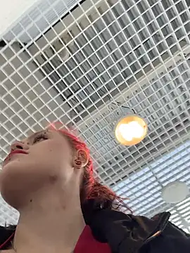 Snapshot of FoxyMood chatting on April 2026 02:17:01 AM FoxyMood online show from April 2026 02:17:01 AM