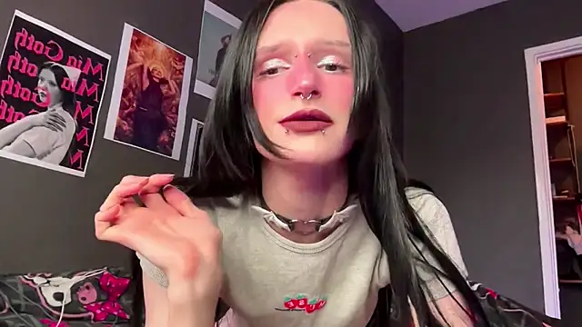 Snapshot of Niky_Long chatting on April 2026 01:45:02 PM Niky Long online show from April 2026 01:45:02 PM