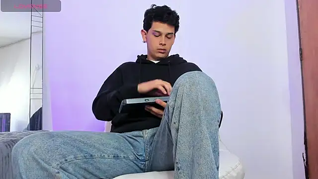 Snapshot of elijah_stoone chatting on April 2026 01:12:02 PM elijah stoone online show from April 2026 01:12:02 PM