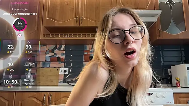 Snapshot of eileencrowday chatting on April 2026 03:12:01 AM eileencrowday online show from April 2026 03:12:01 AM