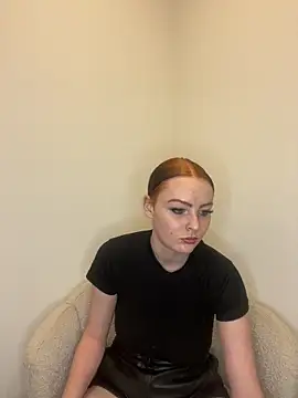 Snapshot of MiraVoss18 chatting on April 2026 05:06:02 PM MiraVoss18 online show from April 2026 05:06:02 PM
