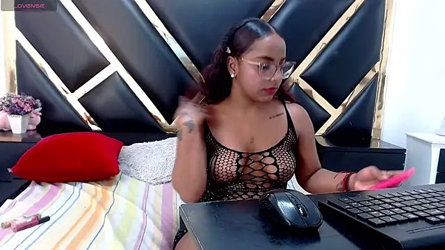 AprilyCrystal2 online show from May 2026 07:10:01 PM