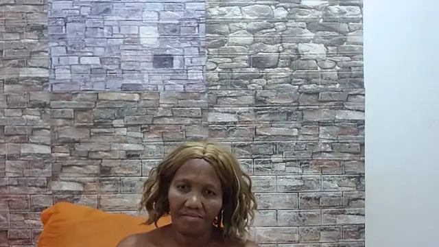 BossyBustyQueen online show from May 2026 06:57:02 PM