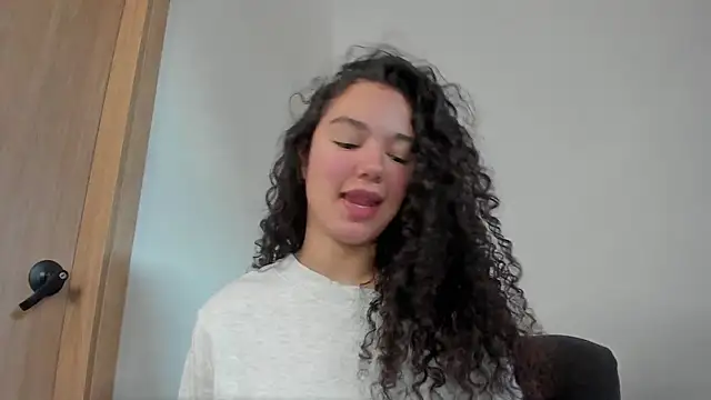 Snapshot of MiaRouseex chatting on May 2026 02:57:01 PM MiaRouseex online show from May 2026 02:57:01 PM