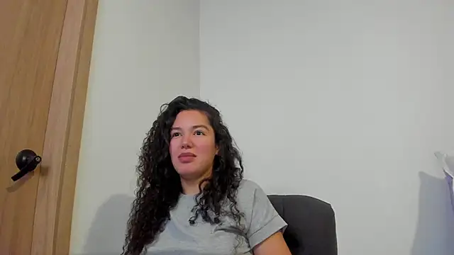 Snapshot of MiaRouseex chatting on May 2026 10:06:01 PM MiaRouseex online show from May 2026 10:06:01 PM
