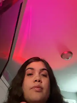 Islandmamita online show from May 2026 05:12:01 AM