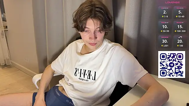 Snapshot of swaggenjoyer chatting on June 2026 08:20:02 PM swaggenjoyer online show from June 2026 08:20:02 PM