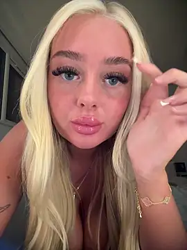 Vanillaheavennn online show from April 2026 08:25:02 PM