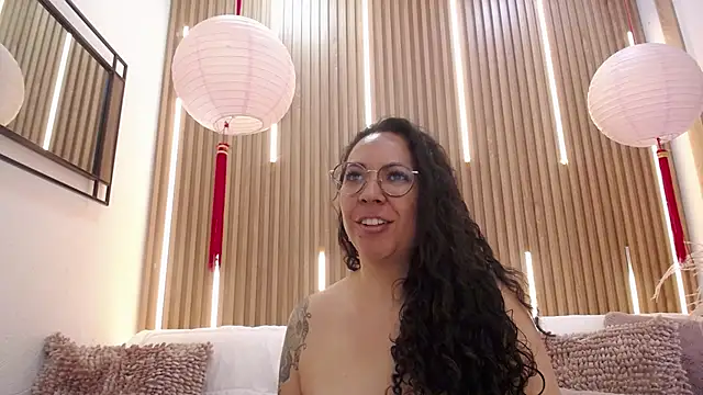 Velvet Curly online show from May 2026 12:35:01 PM