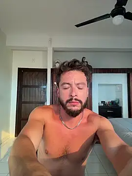 Snapshot of D0RAD0 chatting on April 2026 11:32:02 PM D0RAD0 online show from April 2026 11:32:02 PM