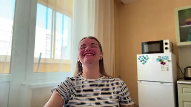 doana bebriti online show from April 2026 12:01:01 PM