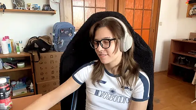 PillowPeachX online show from April 2026 02:32:01 PM